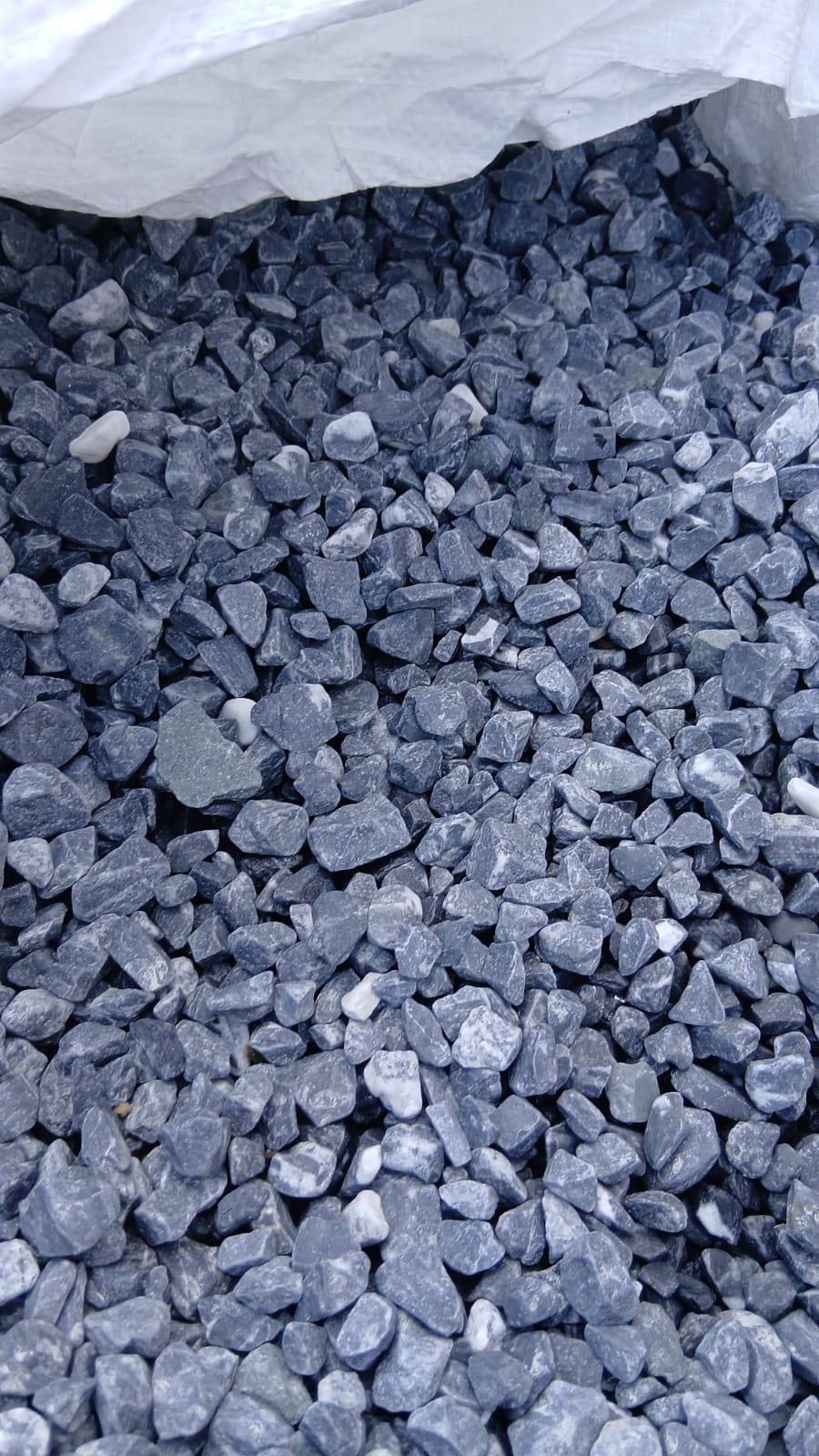 Камень черно-серый